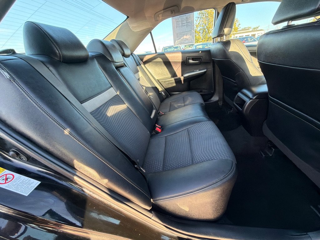 Used 2014 Toyota Camry SE FWD image 29