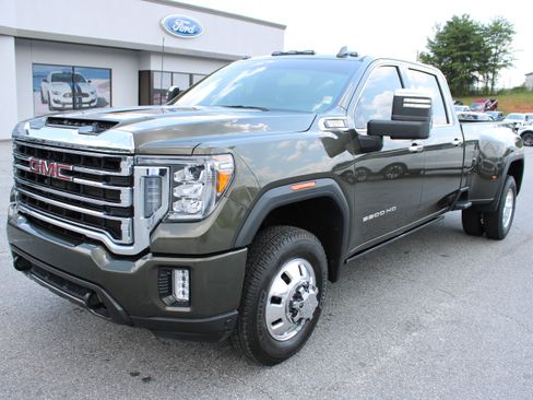 Used 2023 GMC Sierra 3500 SLT w/ SLT Convenience Package AWD/4WD image 2