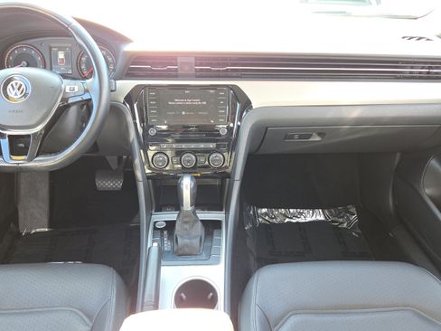 Used 2020 Volkswagen Passat 2.0T SE image 14
