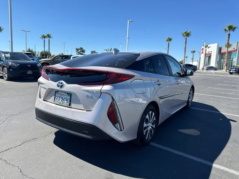 Used 2022 Toyota Prius Prime XLE FWD image 6