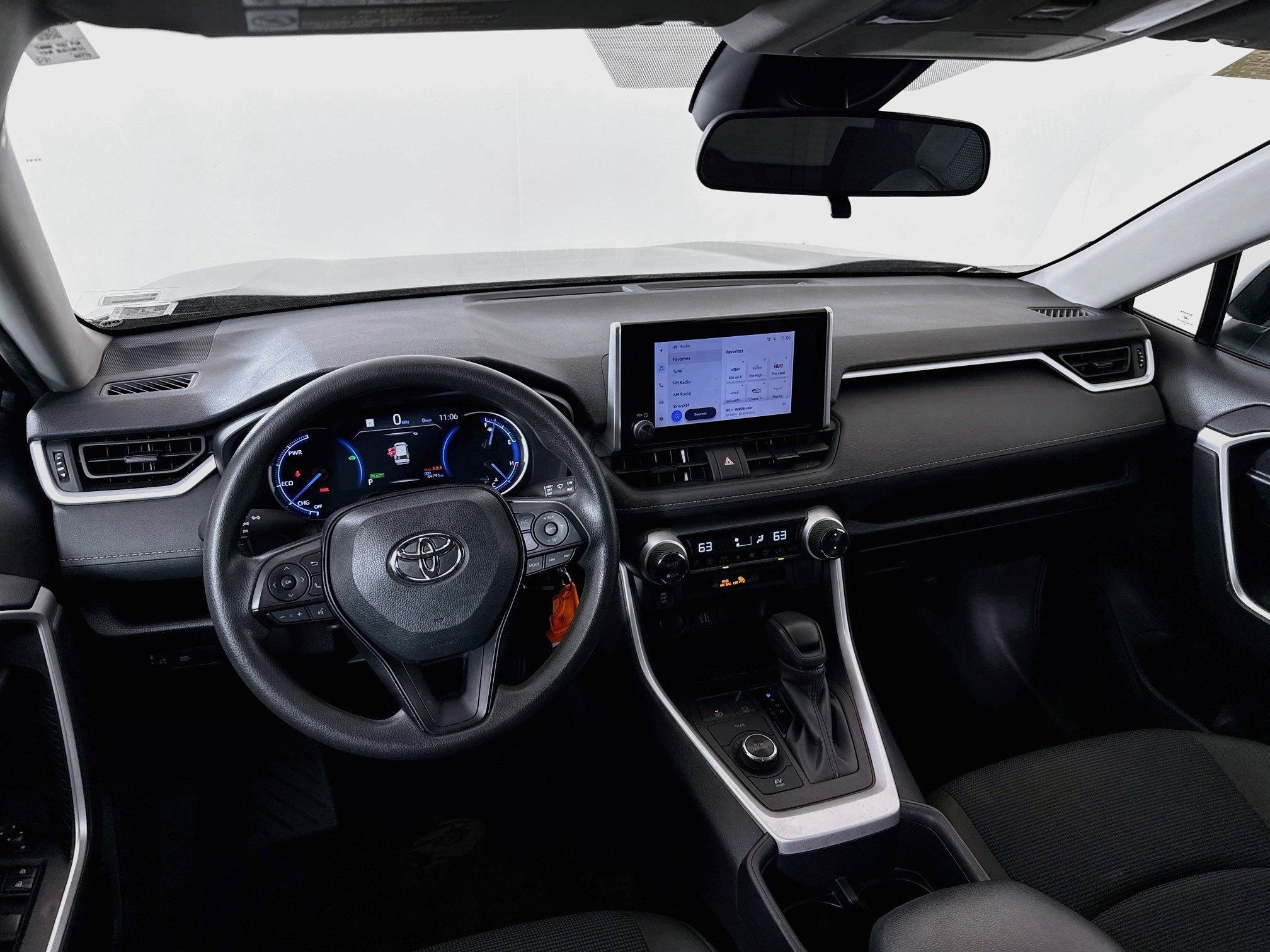 Used 2025 Toyota RAV4 LE AWD/4WD image 21