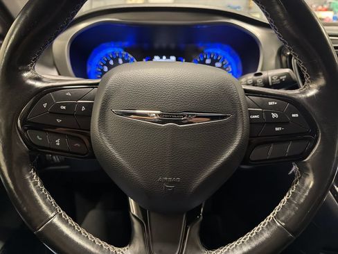 Used 2019 Chrysler Pacifica Touring Plus w/ S Appearance Package FWD image 11