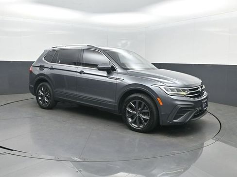 Used 2022 Volkswagen Tiguan SE FWD image 34
