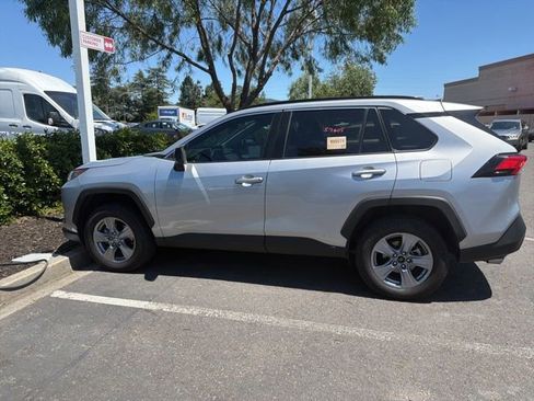 Used 2022 Toyota RAV4 LE AWD/4WD image 21