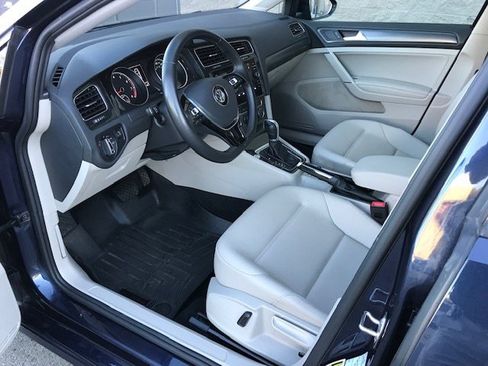 Used 2019 Volkswagen Golf SE image 5