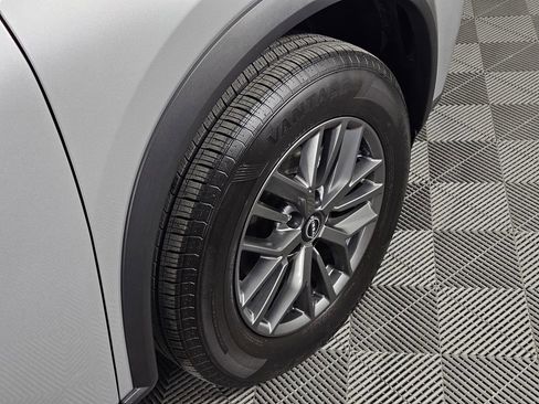 Used 2024 Nissan Rogue S FWD image 5