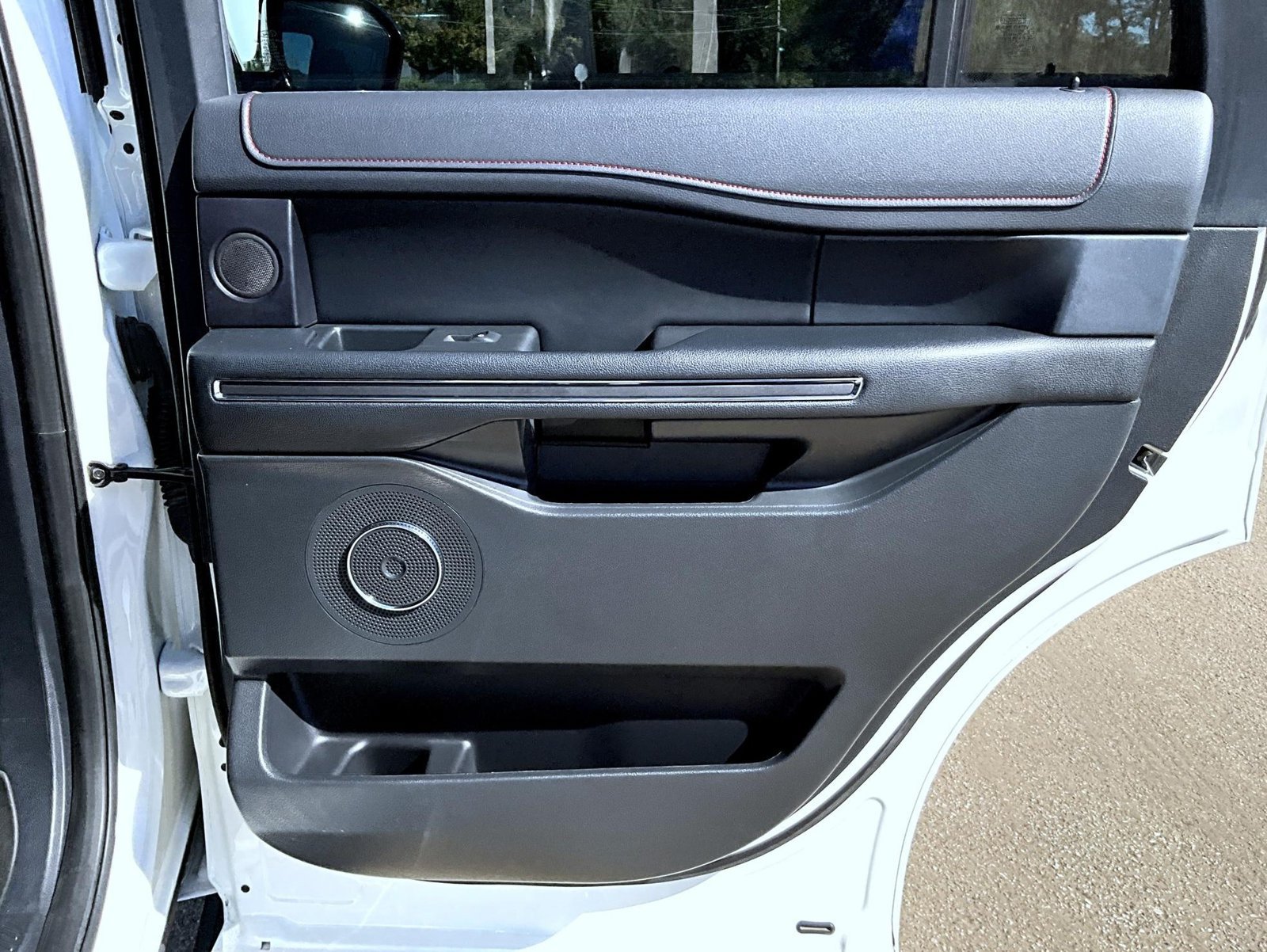 Used 2023 Ford Expedition Limited AWD/4WD image 20