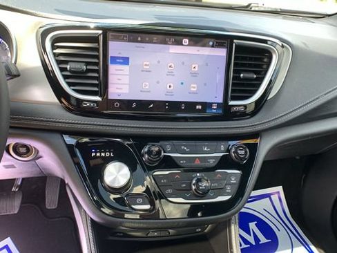 Used 2023 Chrysler Pacifica Limited w/ Uconnect Theater Family Group AWD/4WD image 13