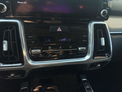 Used 2023 Kia Sorento SX AWD/4WD image 30