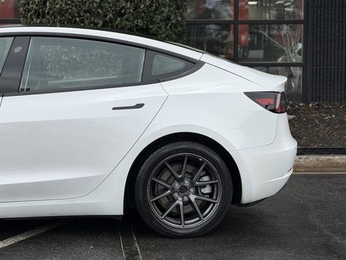 Used 2022 Tesla Model 3 Standard Range image 11
