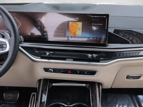Used 2025 BMW X7 xDrive40i w/ M Sport Package image 15