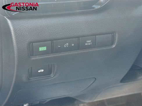 Used 2024 Nissan Sentra SV FWD image 13