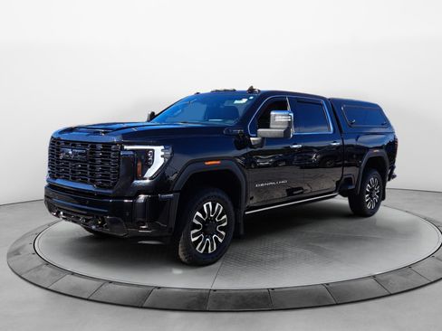 Used 2024 GMC Sierra 2500 Denali Ultimate AWD/4WD image 3