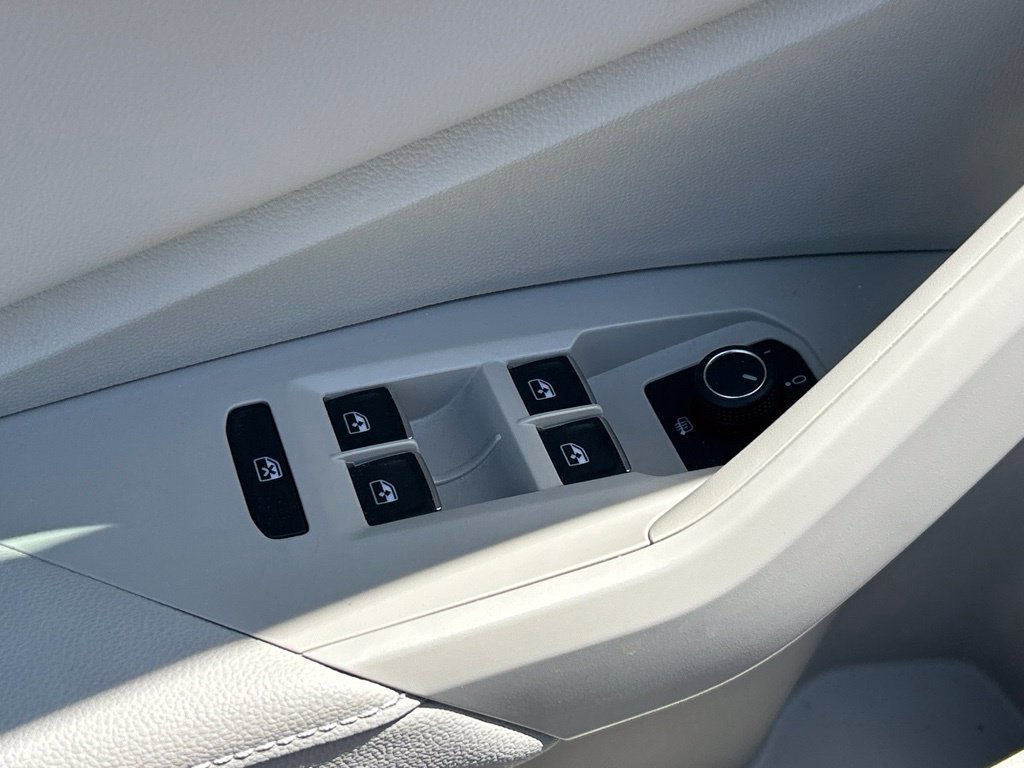 Used 2024 Volkswagen Jetta SE w/ Panoramic Sunroof Package FWD image 19