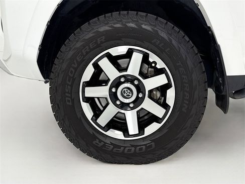 Used 2018 Toyota 4Runner TRD Off-Road Premium image 32