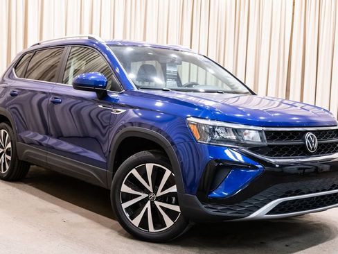 Used 2022 Volkswagen Taos SE image 2