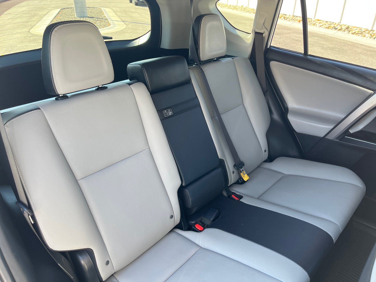 Used 2018 Toyota RAV4 Limited w/ Advanced Technology Package AWD/4WD image 18