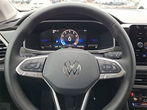 New 2026 Volkswagen Taos SE image 10