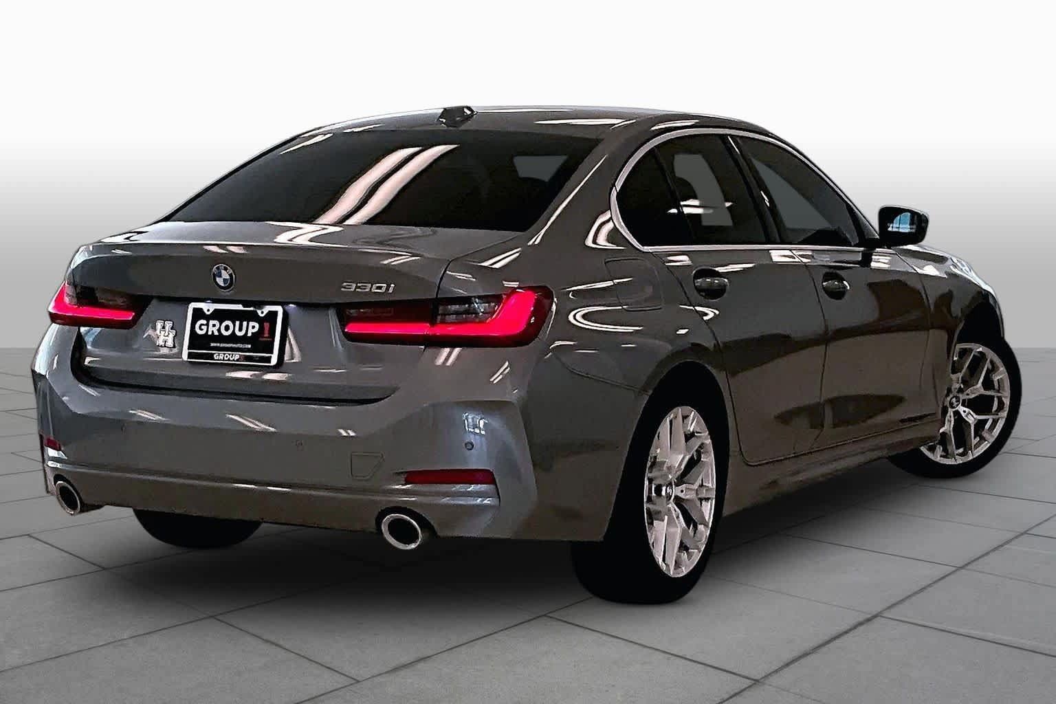 Used 2025 BMW 330i Sedan w/ Premium Package RWD image 11