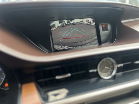 Used 2017 Lexus ES 300h w/ Navigation System Package FWD image 13