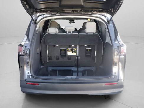 Certified 2022 Toyota Sienna LE image 12
