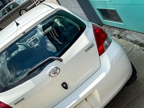 Used 2010 Toyota Yaris 2-Door Hatchback FWD image 15