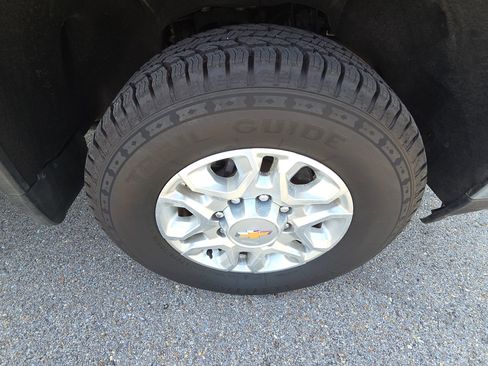 Used 2024 Chevrolet Silverado 3500 LT AWD/4WD image 11