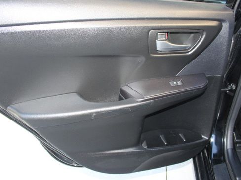 Used 2016 Toyota Camry SE image 13