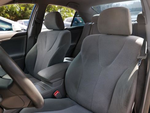 Used 2010 Toyota Camry LE FWD image 6