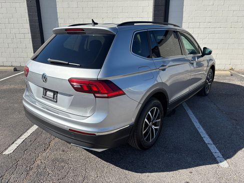 Used 2020 Volkswagen Tiguan SE R-Line image 4
