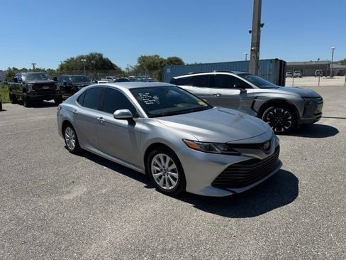 Used 2019 Toyota Camry LE FWD image 7
