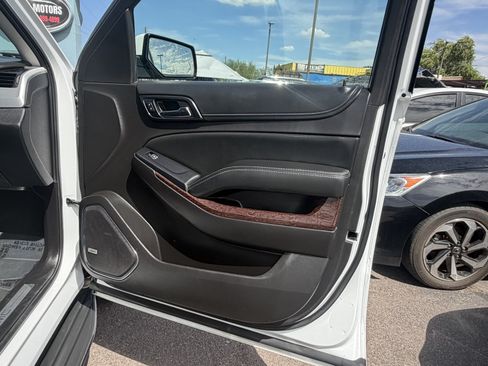 Used 2017 GMC Yukon XL SLT AWD/4WD image 10