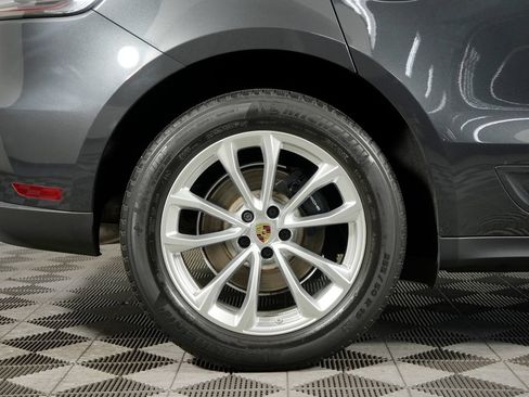 Certified 2023 Porsche Macan Turbo AWD/4WD image 13