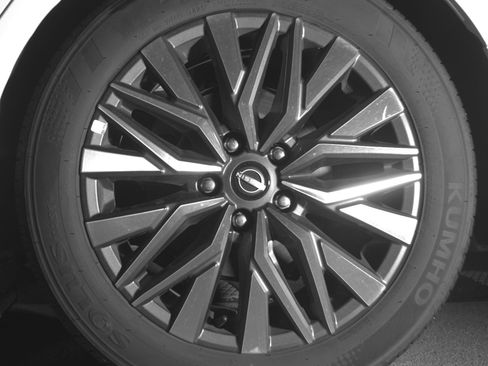 Used 2025 Nissan Altima 2.5 SV FWD image 14
