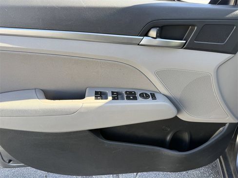 Used 2019 Hyundai Elantra SEL image 11