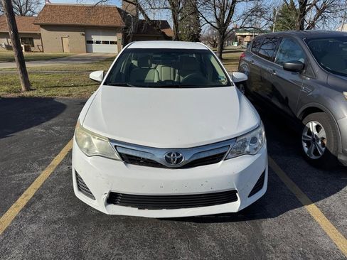 Used 2013 Toyota Camry LE image 2