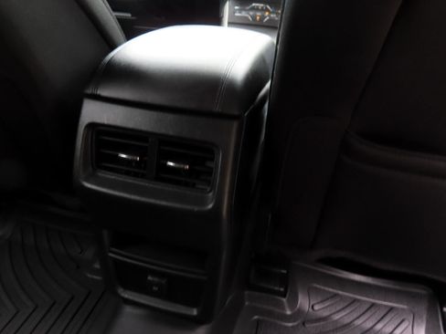 Used 2019 Ford Edge SEL image 21