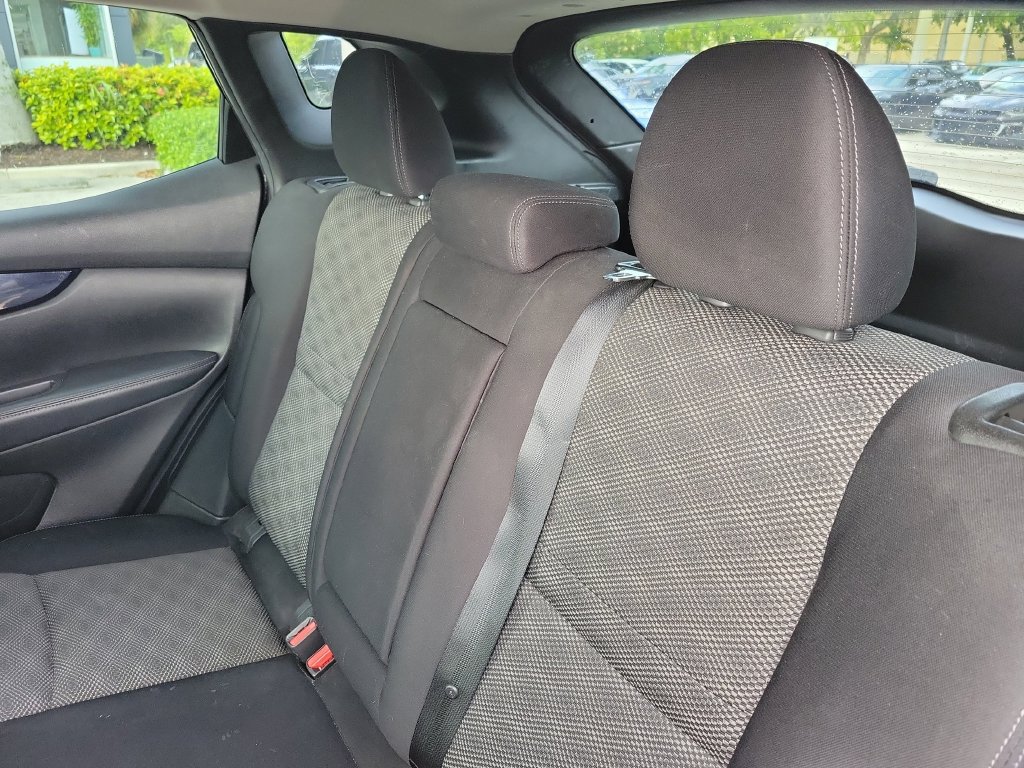 Certified 2020 Nissan Rogue Sport SV FWD image 17
