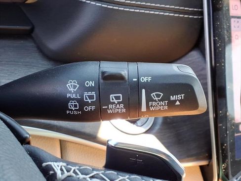 Used 2023 Jeep Grand Cherokee Limited image 30