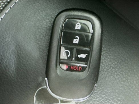 Used 2023 Honda Pilot Touring image 39