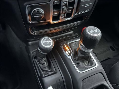 Used 2022 Jeep Wrangler Unlimited Sport image 27