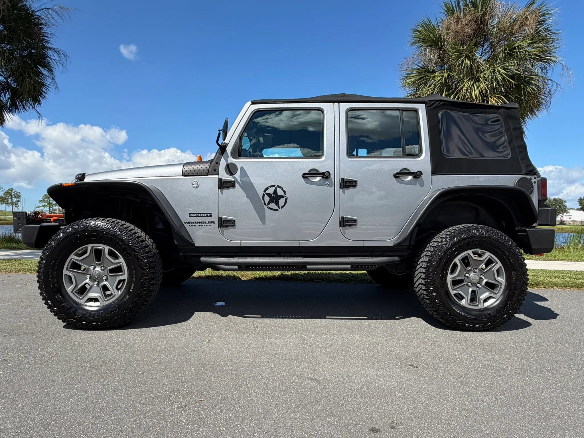 Used 2016 Jeep Wrangler Unlimited Sport w/ Connectivity Group AWD/4WD image 6