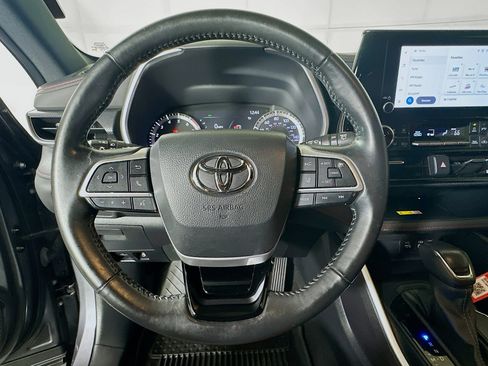 Used 2023 Toyota Highlander XSE FWD image 15