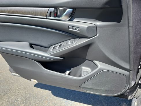 Used 2018 Honda Accord Touring image 27