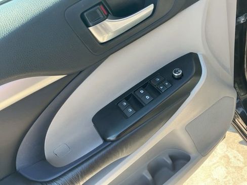 Used 2016 Toyota Highlander XLE AWD/4WD image 18