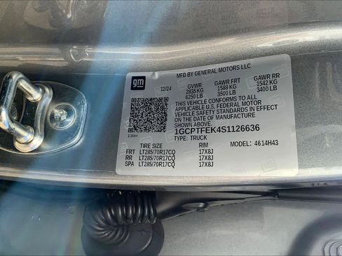 Used 2025 Chevrolet Colorado ZR2 w/ Technology Package image 35