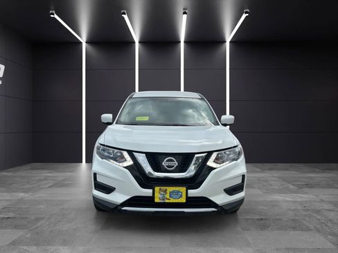 Used 2017 Nissan Rogue S image 2