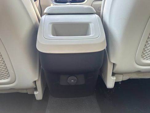 Certified 2024 Volvo XC60 B5 Plus w/ Protection Package Premier AWD/4WD image 17