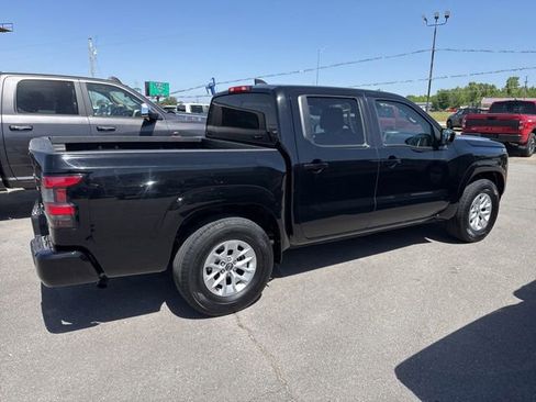 Used 2024 Nissan Frontier SV RWD image 9