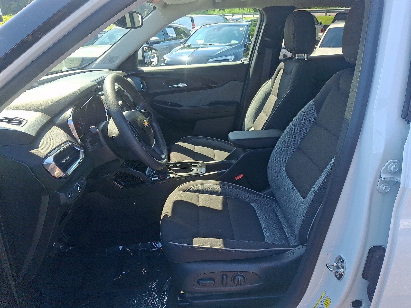 Used 2023 Chevrolet TrailBlazer LT w/ Convenience Package AWD/4WD image 13